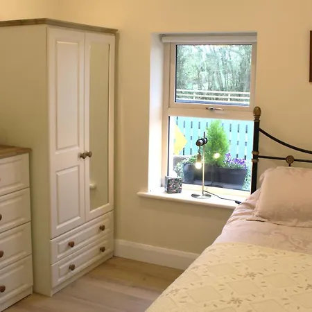 Feriehus Heather And Shepherds Hut Knock (Mayo)