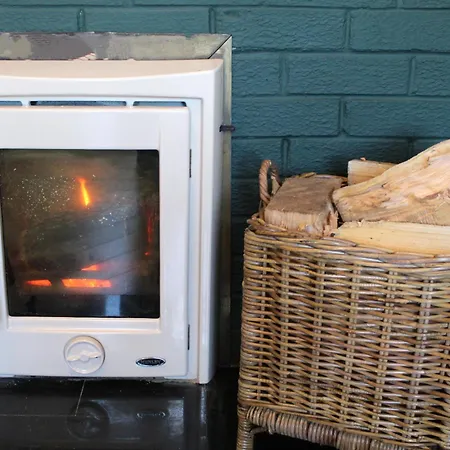 Heather And Shepherds Hut *