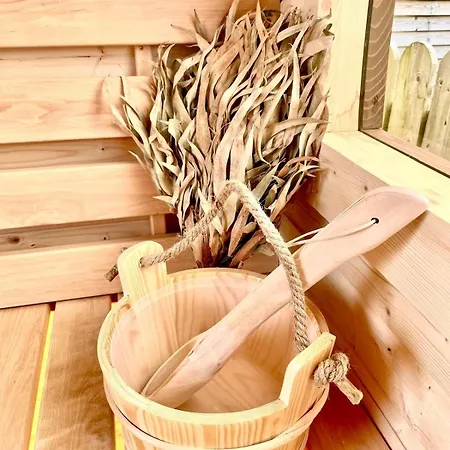 Heather And Shepherds Hut 別荘